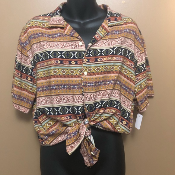 Unisex Patterned Short Sleeve Button Down Shirt - Picture 2 of 8